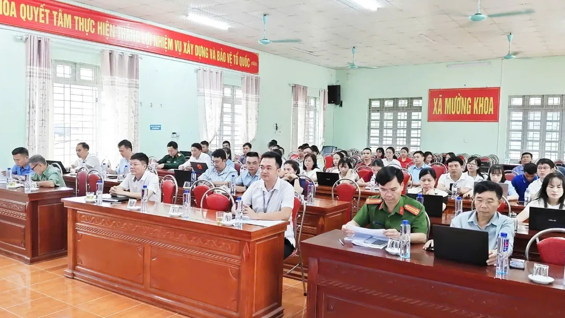 Công an xã Mường Khoa tích cực phối hợp thúc đẩy chuyển đổi số tại địa phương