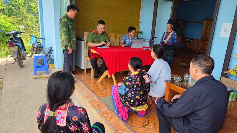 Công an xã Lê Lợi tăng cường triển khai thu nhận và kích hoạt tài khoản định danh điện tử trên địa bàn
