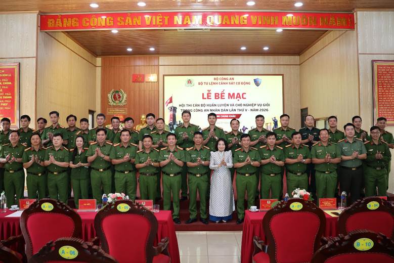 Phòng Cảnh sát cơ động đạt giải tại Hội thi cán bộ huấn luyện và chó nghiệp vụ giỏi trong Công an nhân dân