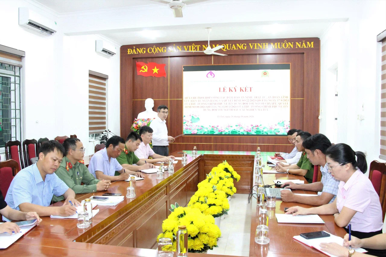 Công an xã Lê Lợi ký kết quy chế phối hợp với Phòng Giao dịch Ngân hàng Chính sách xã hội Nậm Nhùn