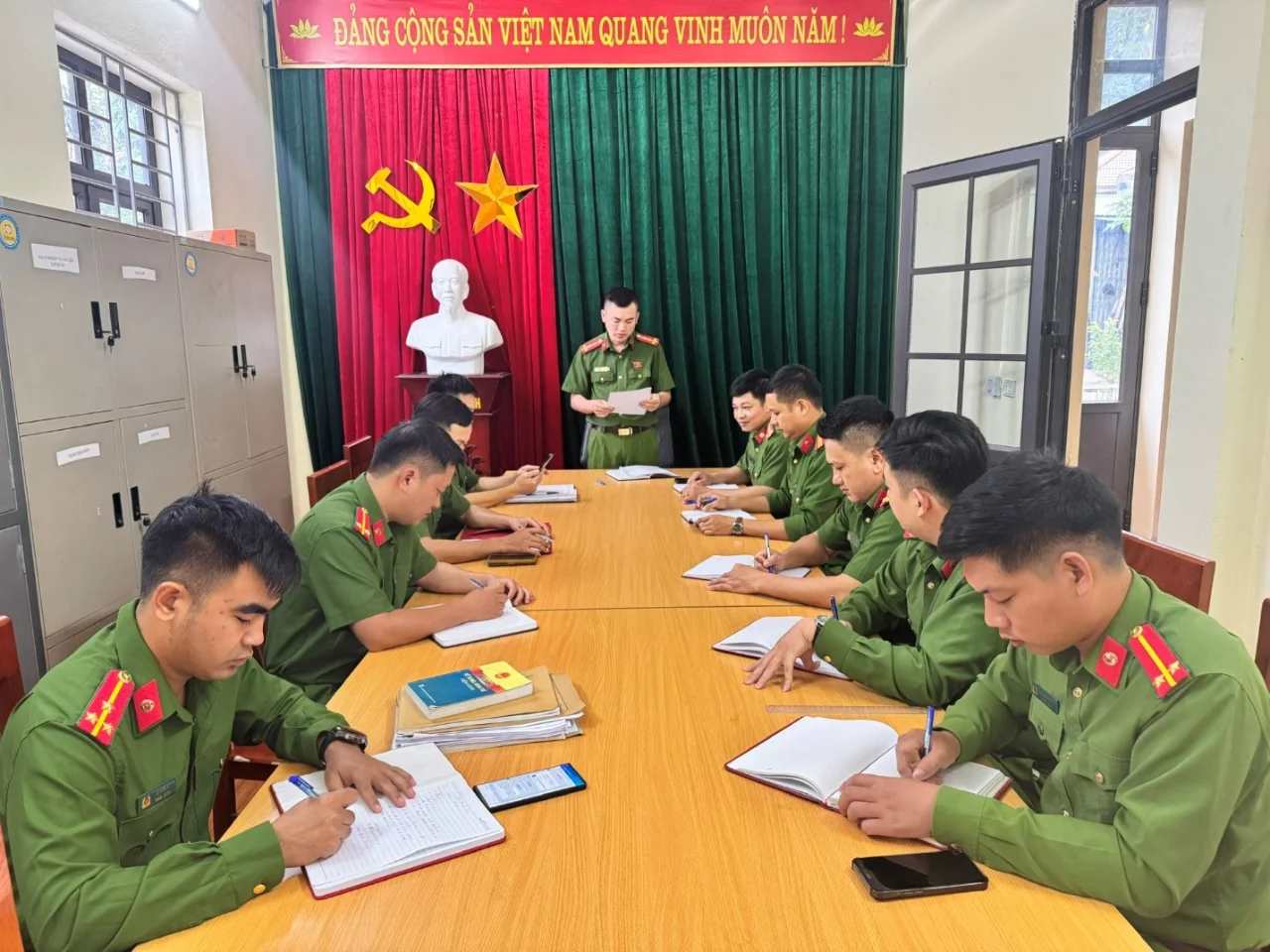 Công an xã Mường Mô đẩy mạnh chuyển đổi số, nâng cao hiệu quả QLNN, hướng tới chính quyền số, công dân số