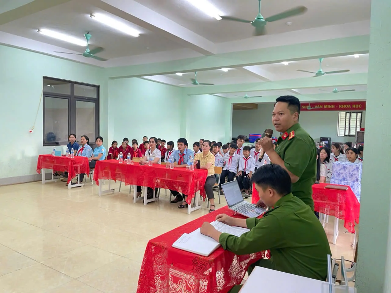 Công an xã Pa Ủ đẩy mạnh tuyên truyền phòng, chống ma túy học đường tại Trường PTDTBT Tiểu học & THCS Pa Ủ