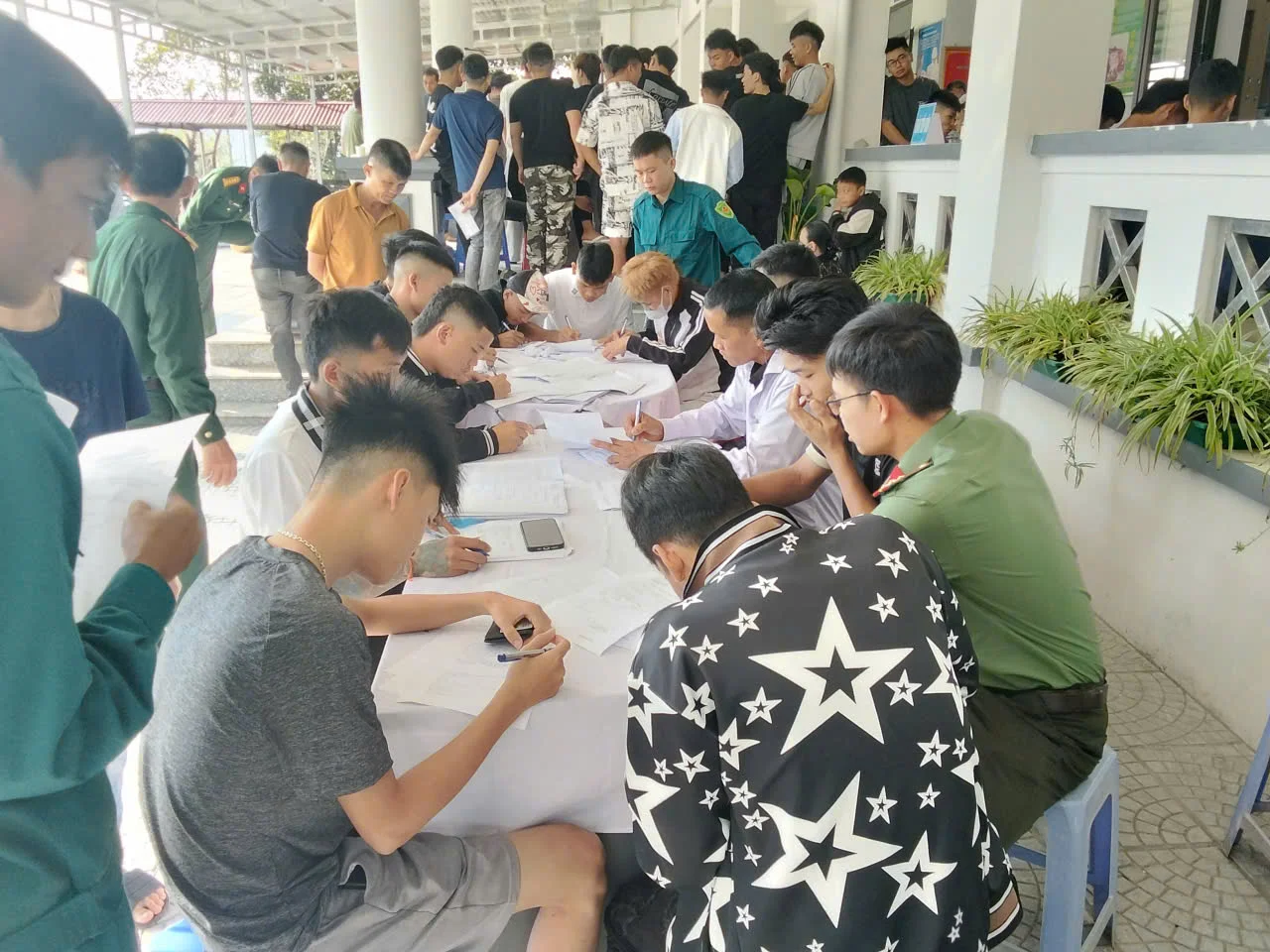 Công an xã Bình Lư khám sức khỏe tuyển chọn công dân thực hiện nghĩa vụ CAND năm 2027.