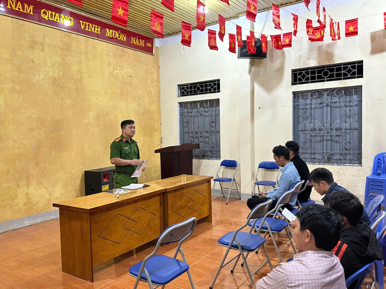 Công an xã Khun Há đưa pháp luật và kiến thức phòng chống tội phạm đến gần hơn với nhân dân