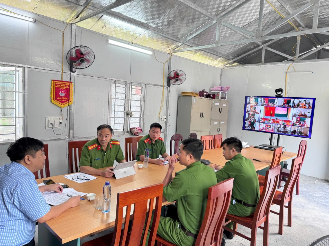 Công an xã Mường Mô tham dự Hội nghị đánh giá kết quả thực hiện Chương trình mục tiêu Quốc gia PCMT đến năm 2030
