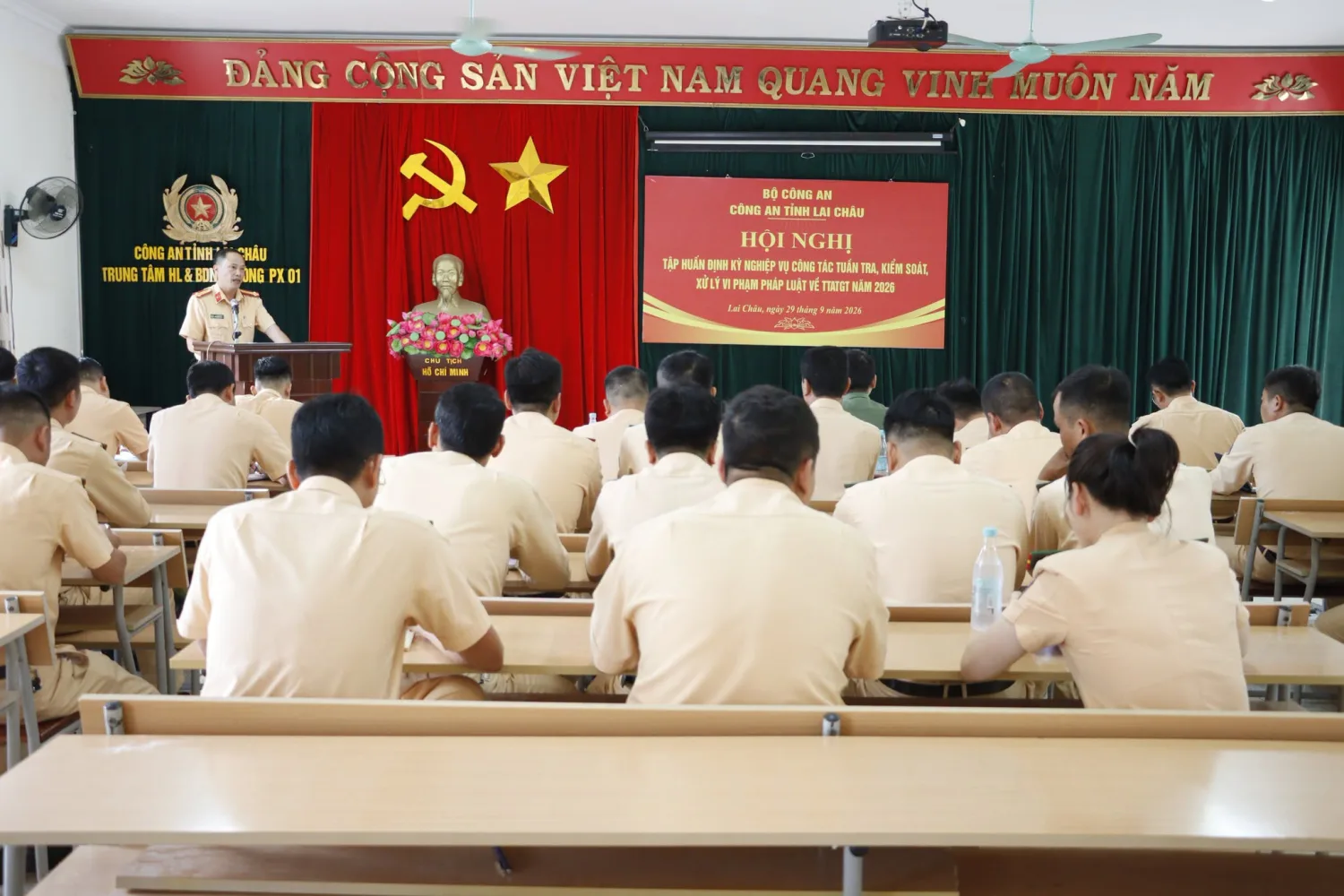 Tập huấn nghiệp vụ tuần tra, kiểm soát, xử lý vi phạm trật tự, an toàn giao thông đường bộ năm 2026